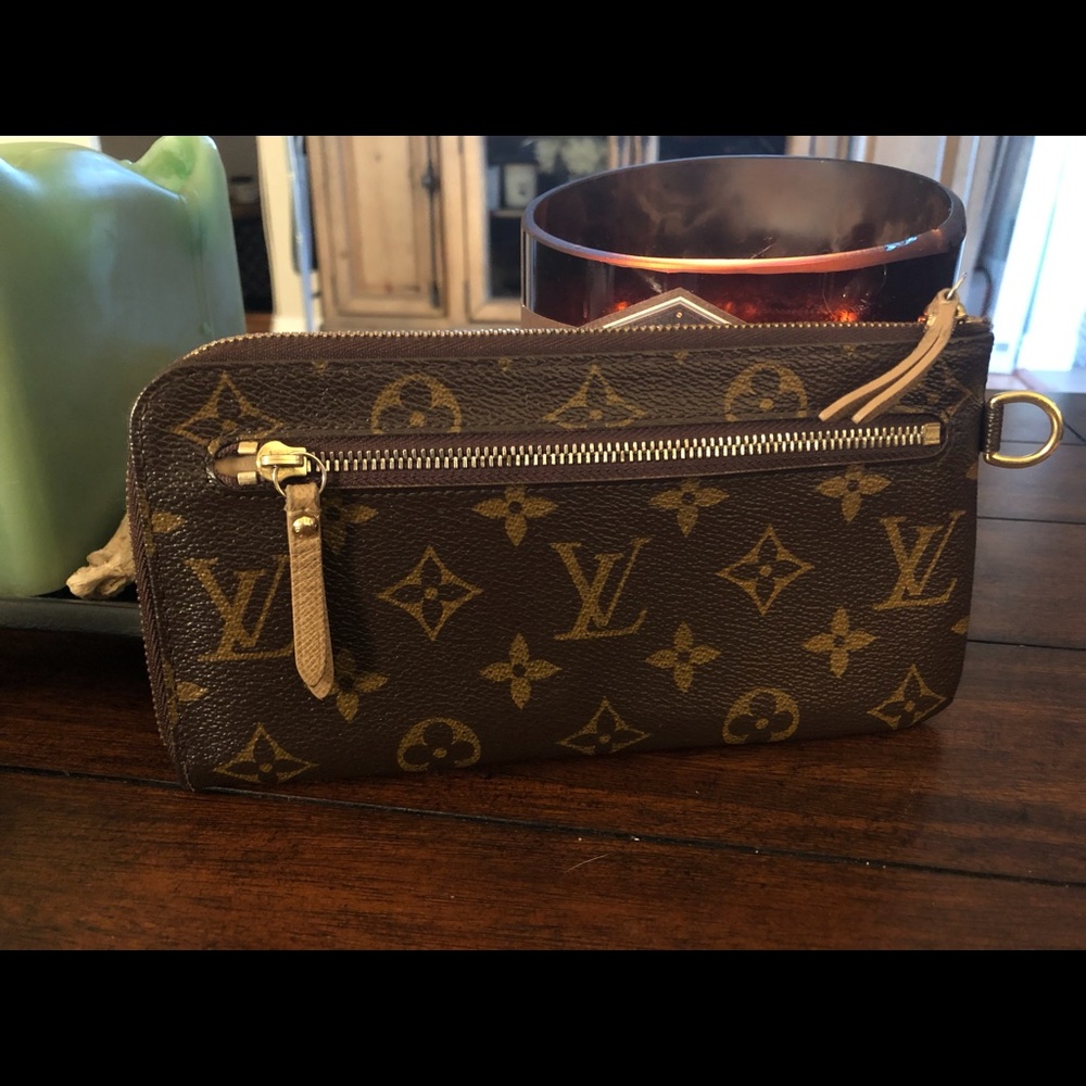 Louis Vuitton Limited trunks complice 🖤 - Picture 3 of 7